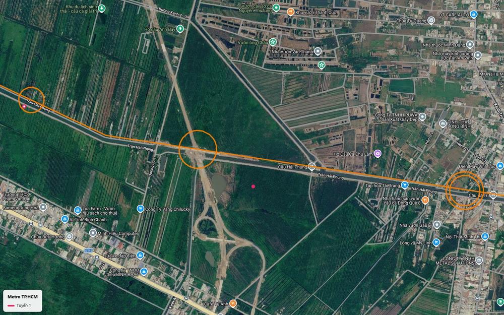 Khung số 04 của tuyến metro số 1 tại khu vực cầu Hải Phụng với nút giao dạng hoa thị đang thi công giữa đồng