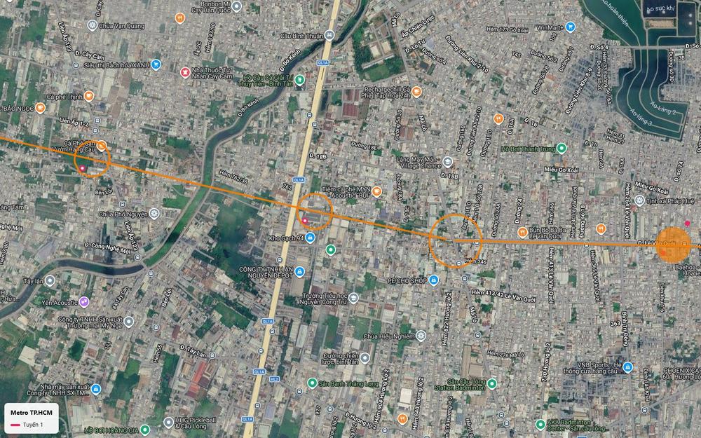 Khung số 08 ghi lại đoạn tuyến metro số 1 vượt Quốc lộ 1A rồi đi theo hành lang Lê Văn Quới, quận Bình Tân